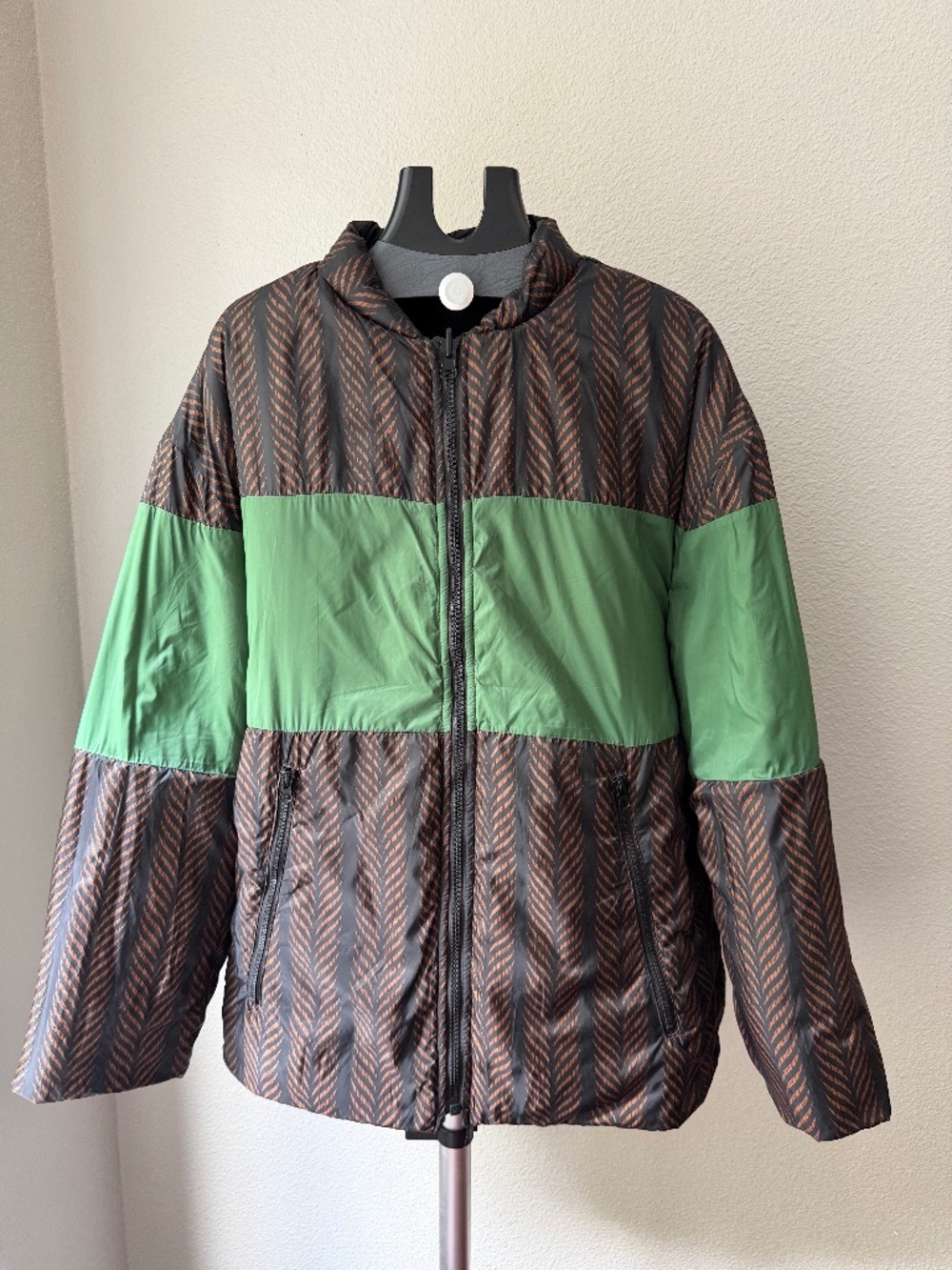 Zara Men’s Reversible Oversized Puffer Jacket – Black / Green Brown Print M